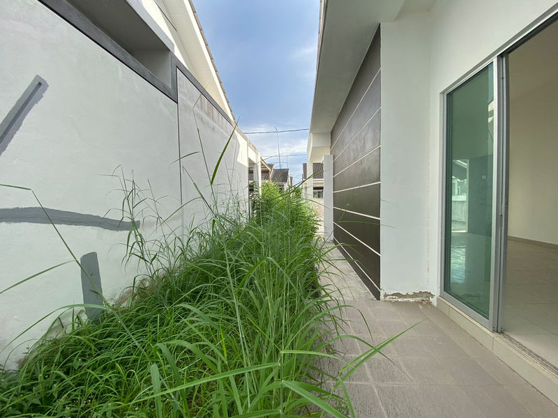 Single Storey Zero-Lot Bungalow, Taman Mekarsari, Kepala Batas